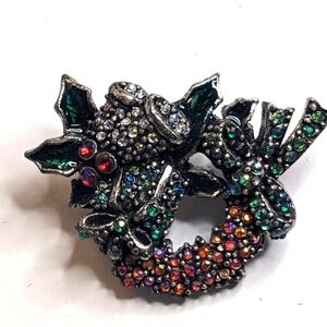 Vintage Holiday Rhinestone Wreath Brooch –‎ Enamel Leaves & Bells